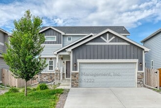 Building Photo - Gorgeous 3 Bedroom House Located in Lorson...