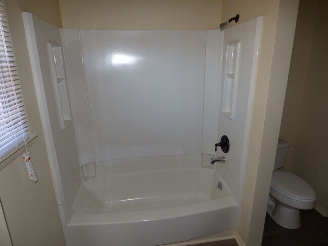 Building Photo - 6914 Autumn View Dr