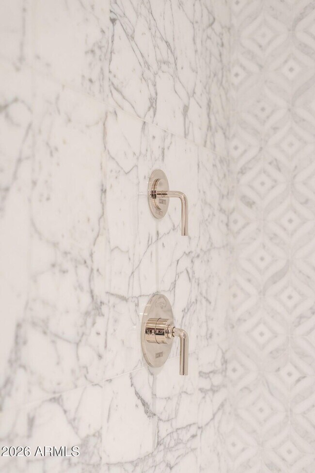 Building Photo - 6587 N Palmeraie Blvd