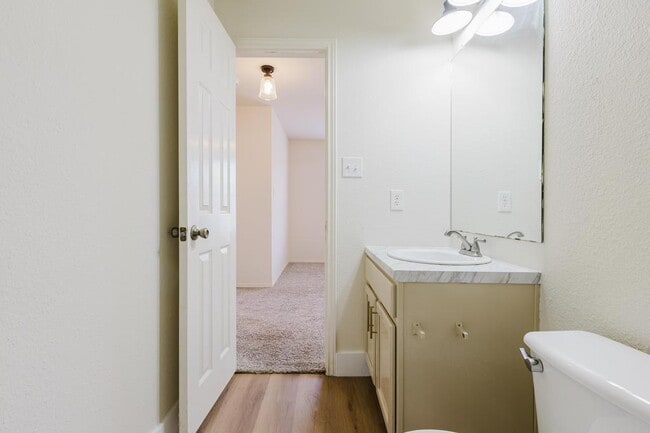 Building Photo - 1229 Vincent Pl