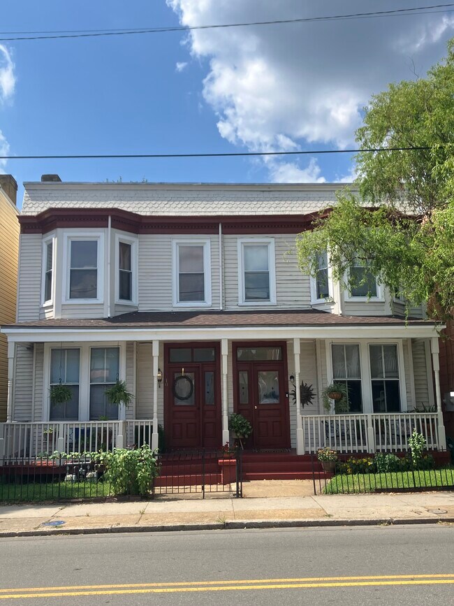 Building Photo - 10 S Robinson St