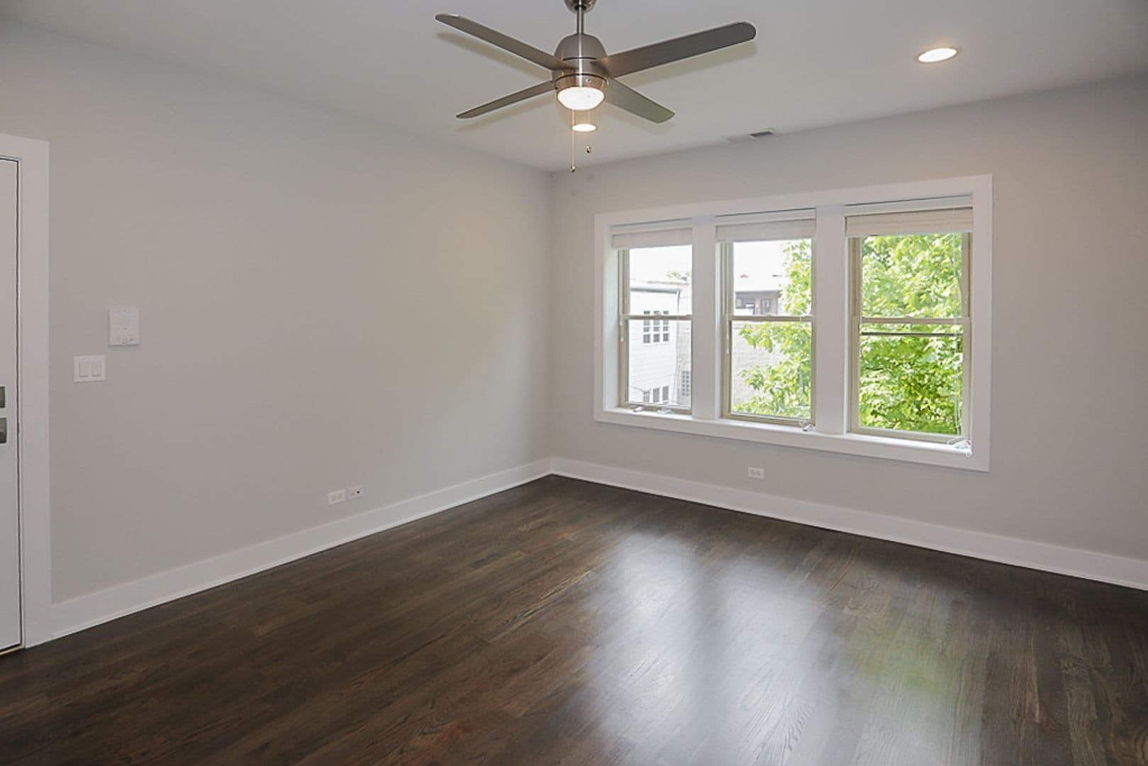 Building Photo - 3917 N Janssen Ave