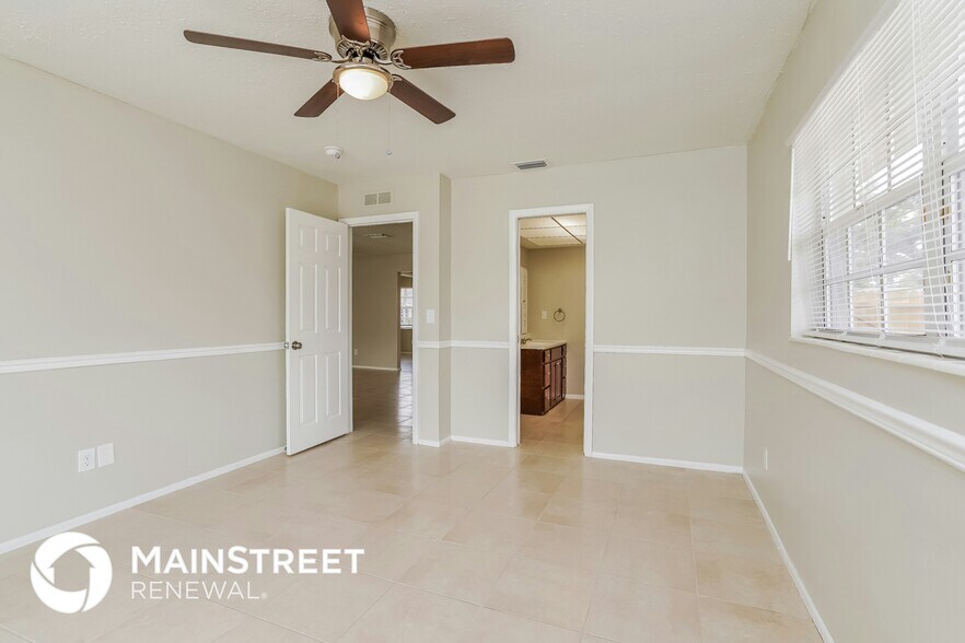 Building Photo - 605 SE 35th St