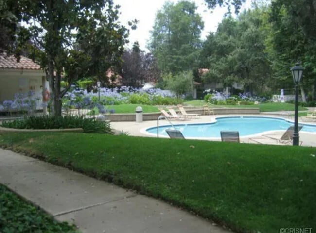 Building Photo - 778 N Valley Dr