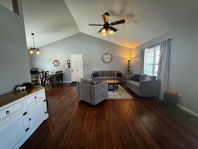 Building Photo - Charming 3-Bedroom, 3-Bathroom Home with V...