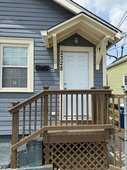 Primary Photo - 2328 Lapeyrouse St