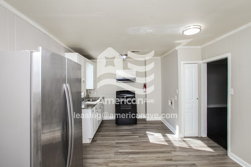 Building Photo - 1736 Columbia College Dr