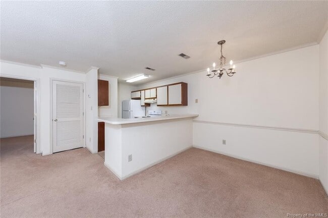 Building Photo - 105K Stratford Dr