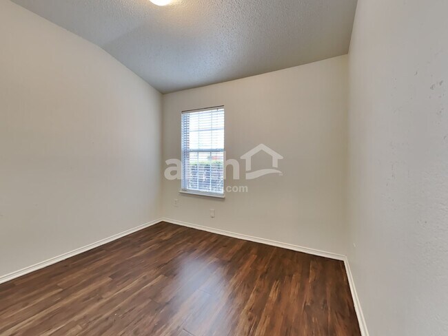 Building Photo - 216 Cornell