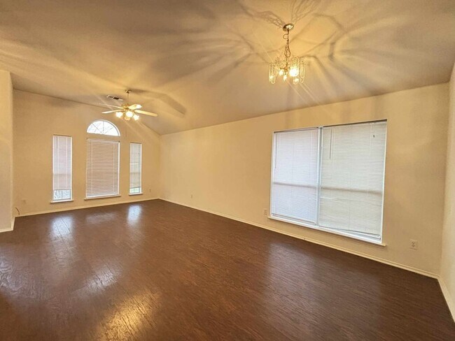 Building Photo - 830 W Colony Dr