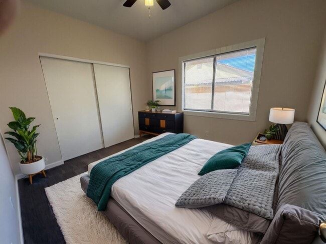 Building Photo - Rita Ranch Vail School District Single story home