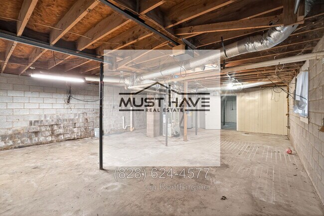 Building Photo - 1494 Carpenter St