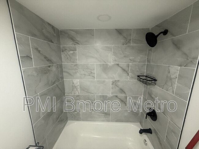 Building Photo - 1756 E North Ave