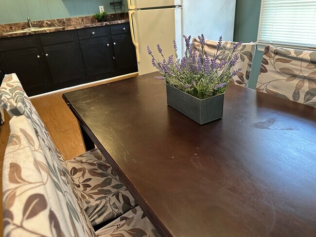 Building Photo - 100 Robbins Ave