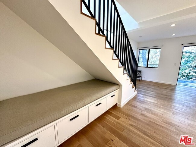 Building Photo - 833 Maltman Ave