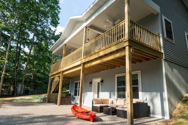 Building Photo - Tranquil Waters - Furnished Monthly Rental
