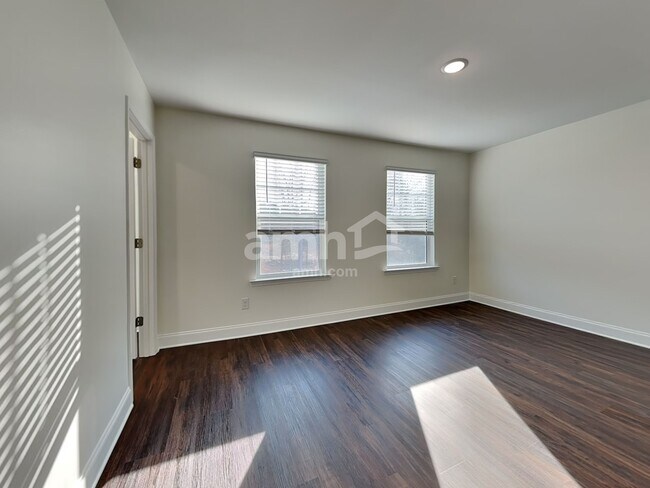 Building Photo - 15732 Thomas Rd