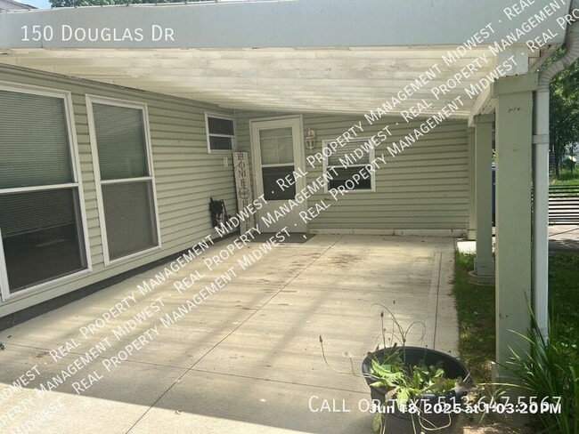 Building Photo - 150 Douglas Dr