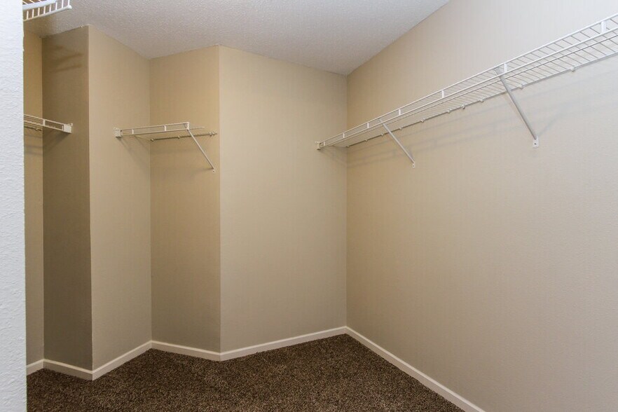 Building Photo - 9996 Olympic Cir