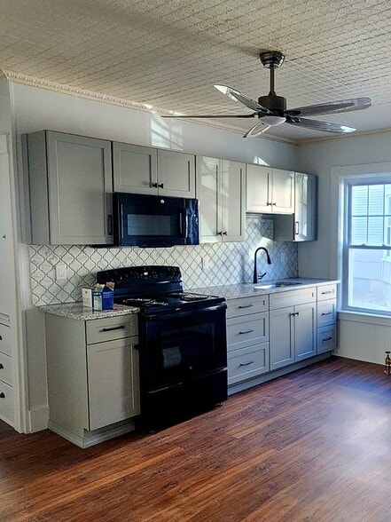 Building Photo - 135 Myrtle St