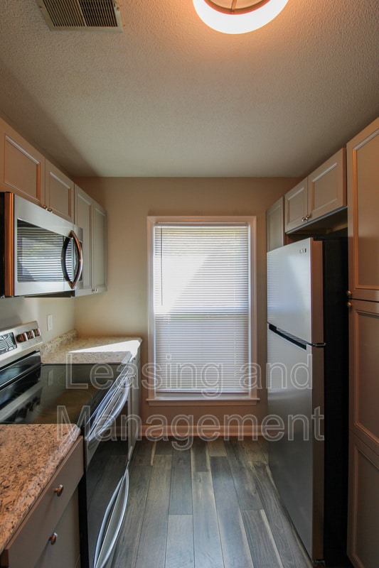 Building Photo - 803 Reserve Way