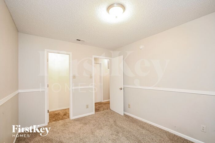 Building Photo - 2880 Ludwig Dr