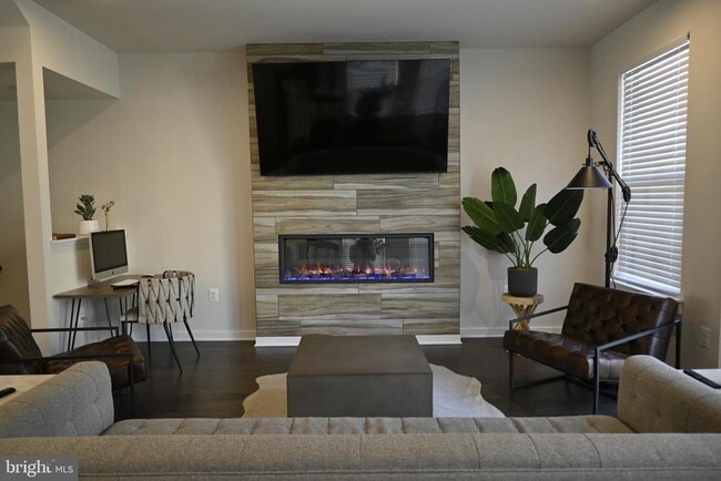 Building Photo - 2527 Emerald Branch Dr