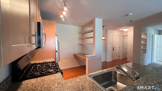 Building Photo - 26 School House Dr