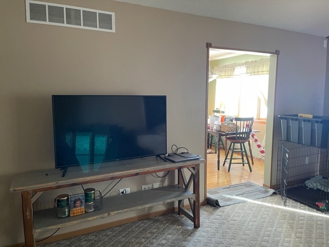 Building Photo - 413 Lilac Ln