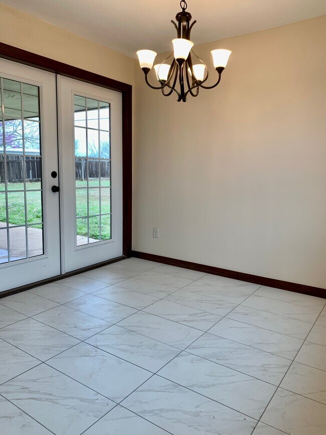 Building Photo - 310 Wewoka Dr