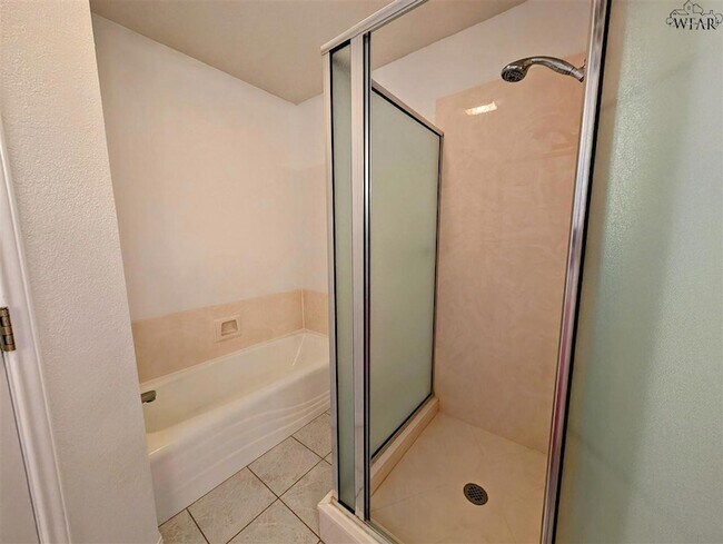 Building Photo - 1431 Cherokee Cir