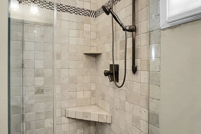 Building Photo - 6 Wentworth St