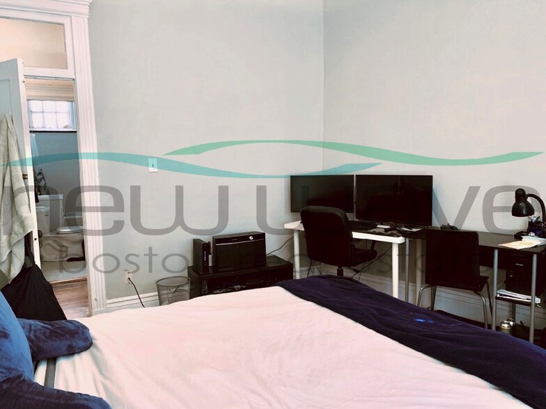 Building Photo - 50 Charlesgate E