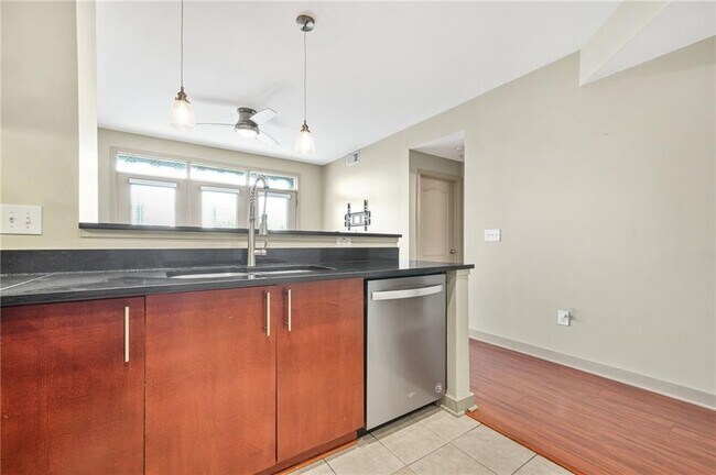 Building Photo - 390 17th St