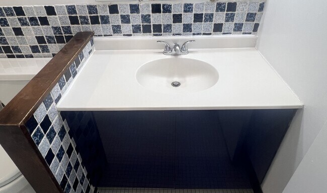 Building Photo - 1660 N La Salle Dr