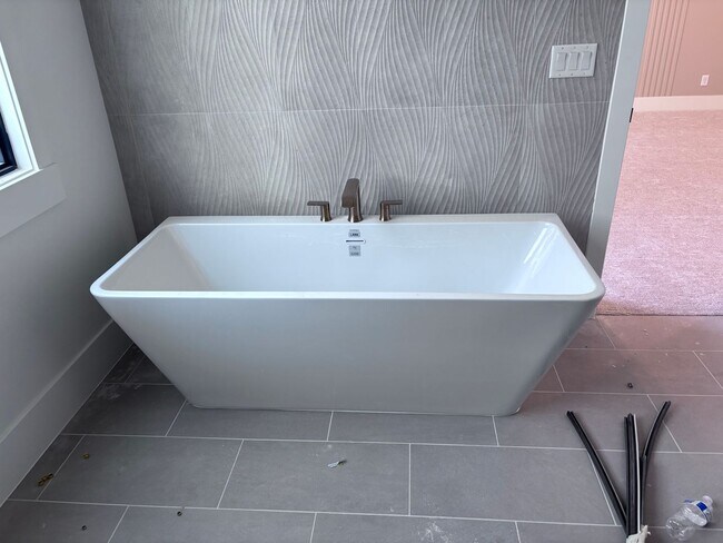 Building Photo - Gorgeous New Construction with 6 bed 4 bath plus Swimming Pool and RV Garage