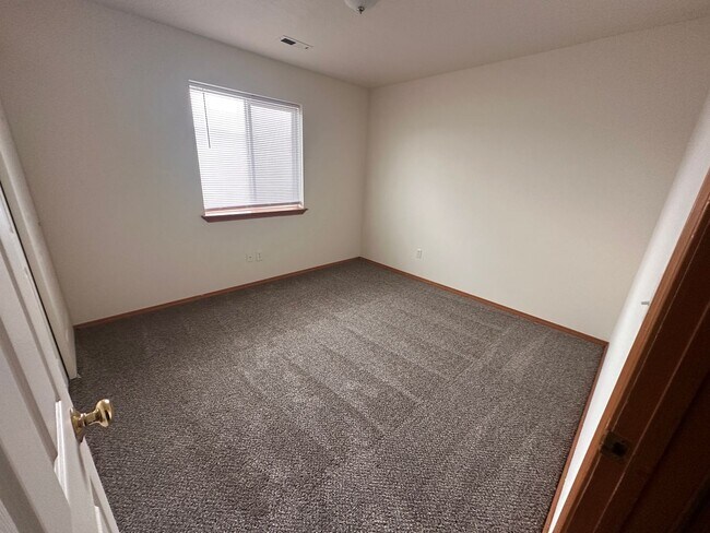 Building Photo - 7820 Three Rivers Dr