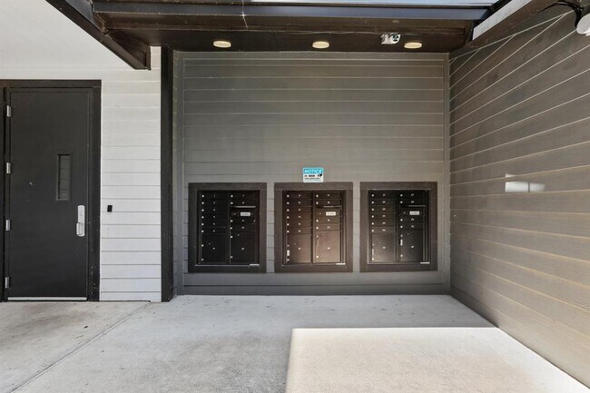 Building Photo - 3101 Govalle Ave