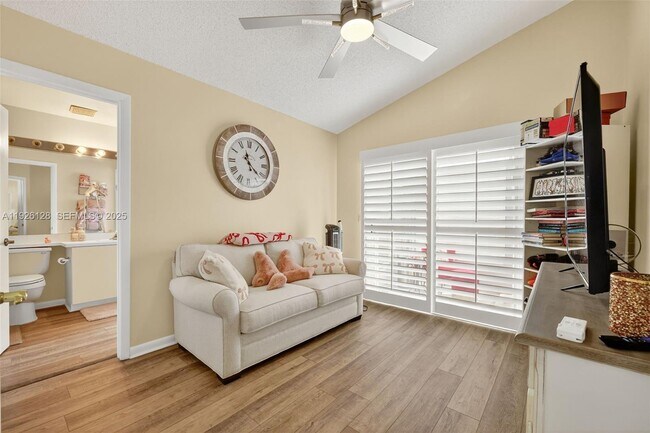 Building Photo - 210 NW Zanzibar Pl