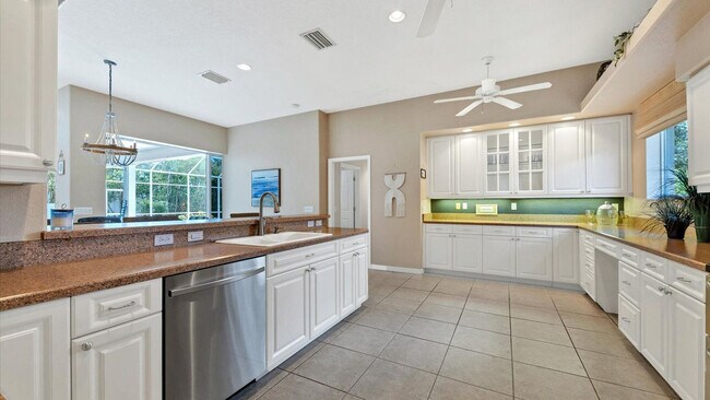 Building Photo - 974 Rotonda Cir