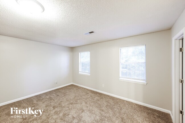 Building Photo - 805 14th Ave