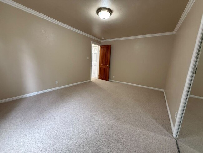 Building Photo - 1573 Edgewood Rd