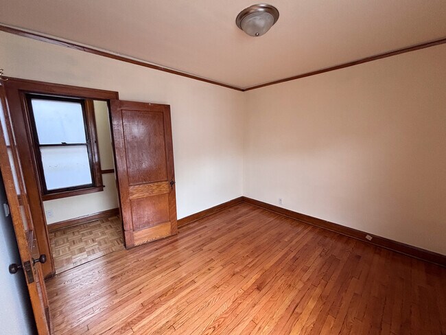 Building Photo - 3354 S Lituanica Ave