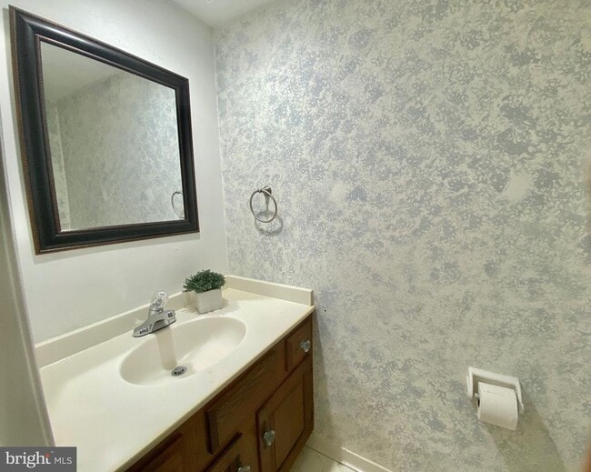 Building Photo - 10323 Hampshire Green Ave