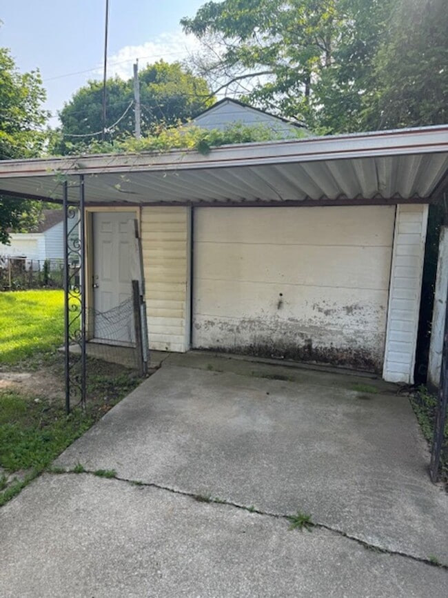 Building Photo - 4625 Spatz Ave
