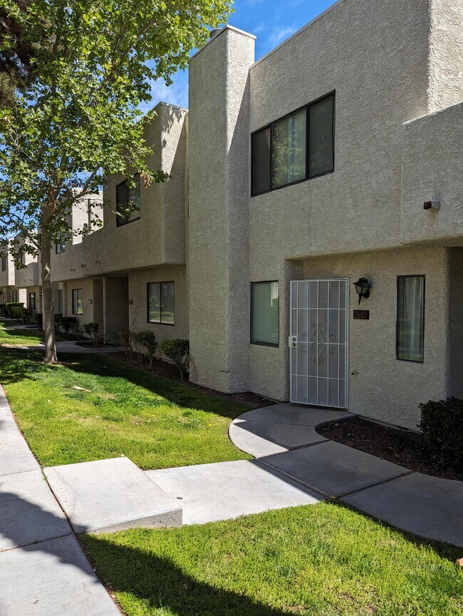 Building Photo - 2685 Ruthe Duarte Ave