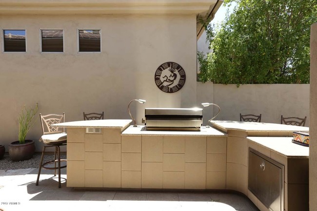 Building Photo - 7371 E Vaquero Dr