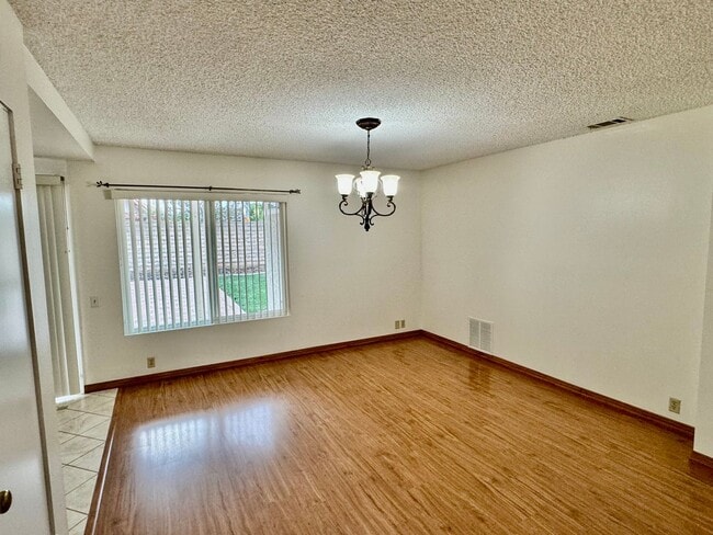 Building Photo - Spacious Single Story Upgraded Home