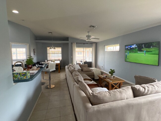 Building Photo - 20068 Lake Vista Cir N