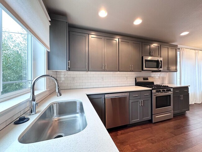 Building Photo - Beautiful Modern Home in N Portland!